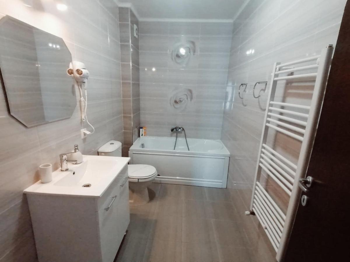 Ama Apartament Cu Terasa 50 Mp & Parcare บราชอฟ ภายนอก รูปภาพ